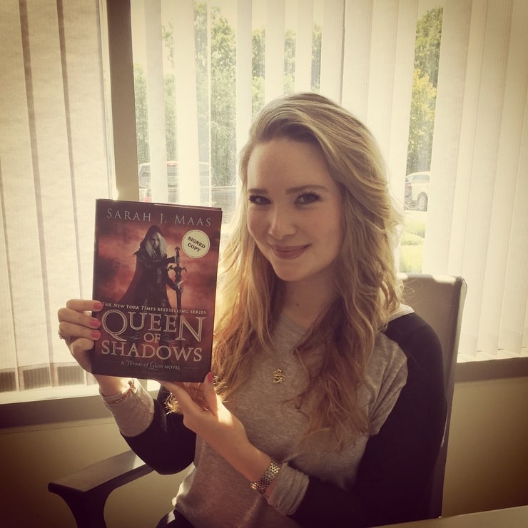 Sarah j maas