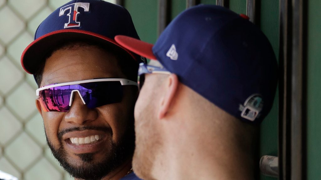 Elvis andrus retire