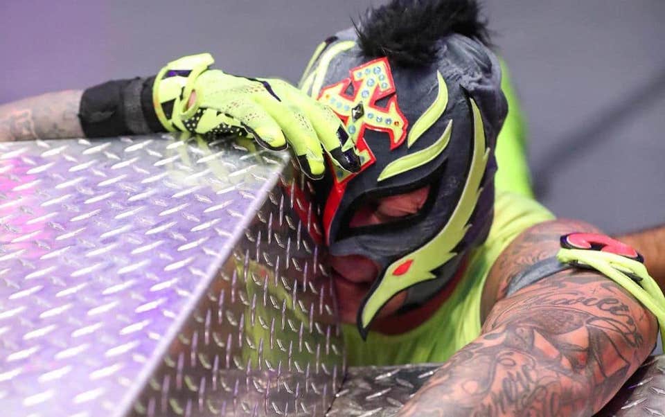 Rey mysterio eye wwe rules extreme results his rollins seth match loses against during ref checks hopes keep place who