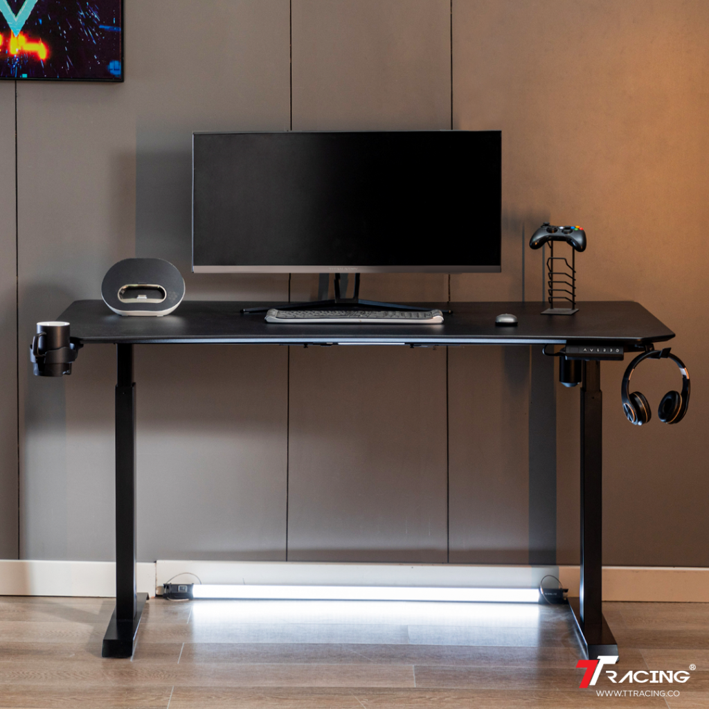 TTRacing's Titus Smart Desk