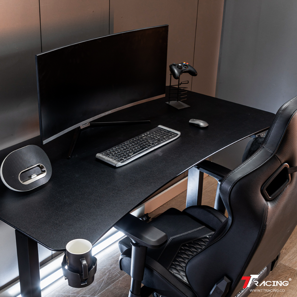 TTRacing's Titus Smart Desk