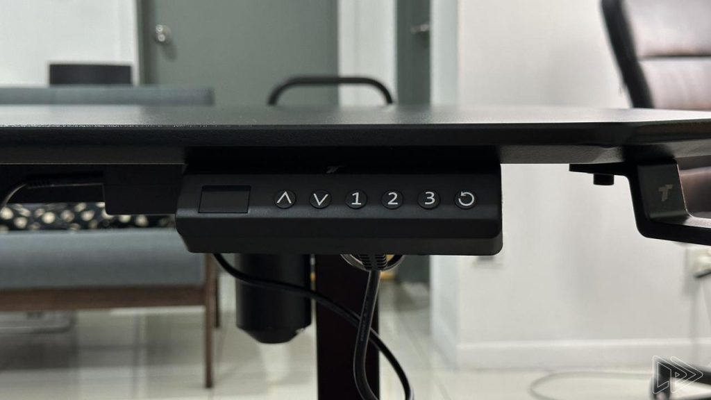 TTRacing's Titus Smart Desk